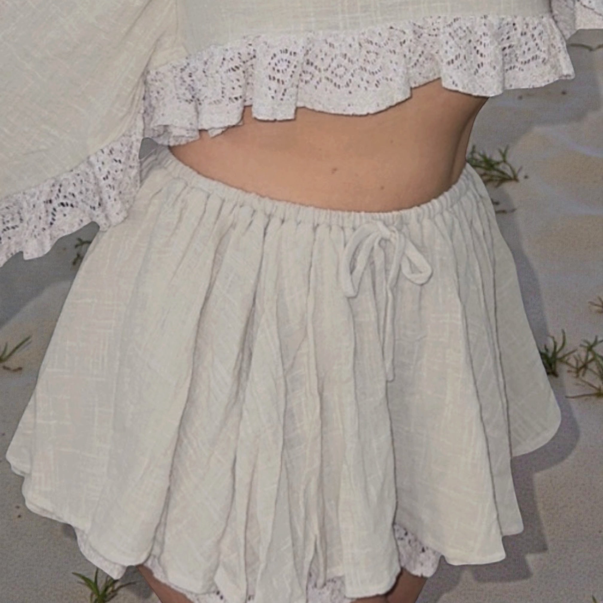 Sand Lace Trim Ruffle SHORTS